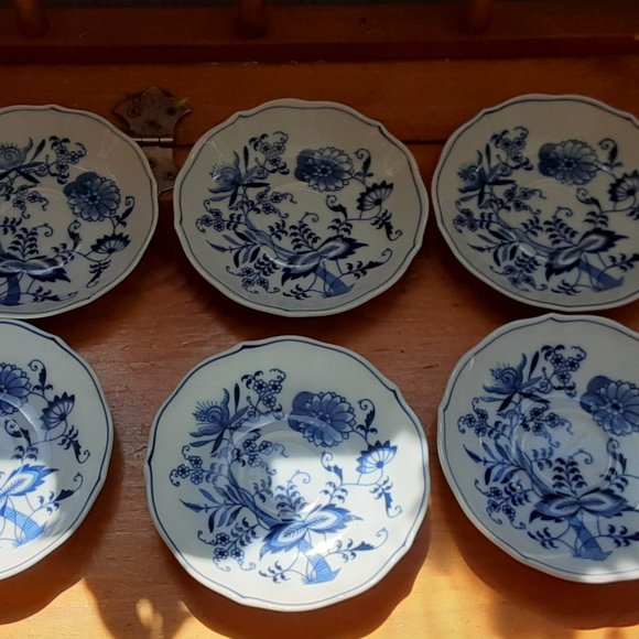 Blue Danube tea cups and saucers ser of 6 - Picture 3 of 7